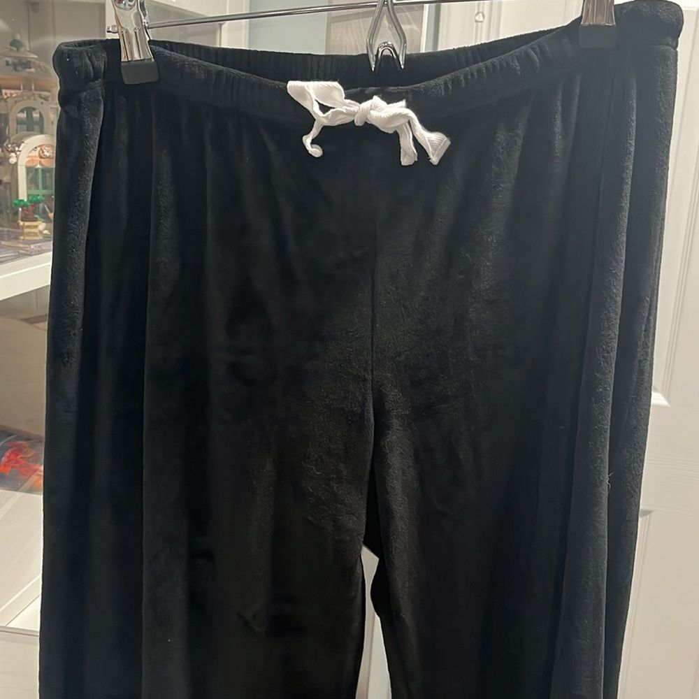 HOUSE OF HARLOW 1960 Velour 2 Piece Pajama Set, Black with White Pipping, Size L - Picture 12 of 13